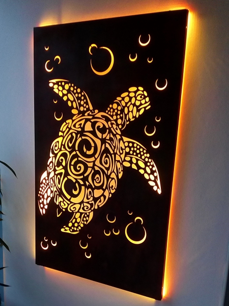 Beliadesign Schildkröte Wandbild gelb beleuchtet